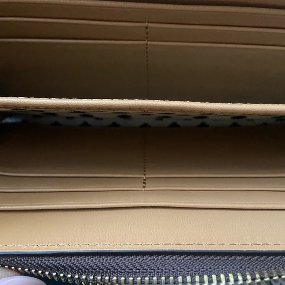 Frances Valentine Croc Embossed Washington Zip Around Continental Wallet - Picture 12 of 13